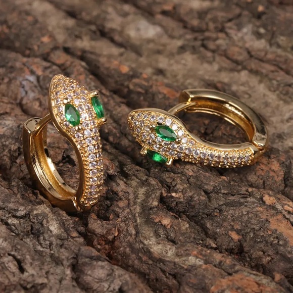 NEW 14K Gold Plated Emerald Snake Hoop Earrings - Picture 5 of 6